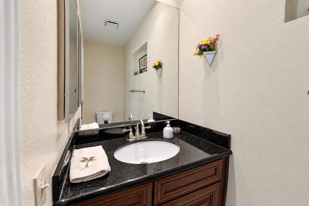 Sawgrass Cir, Palm Desert, CA 92211