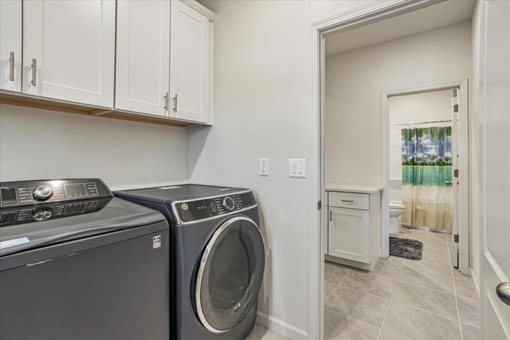 Rosewood Dr, Hollister, CA 95023