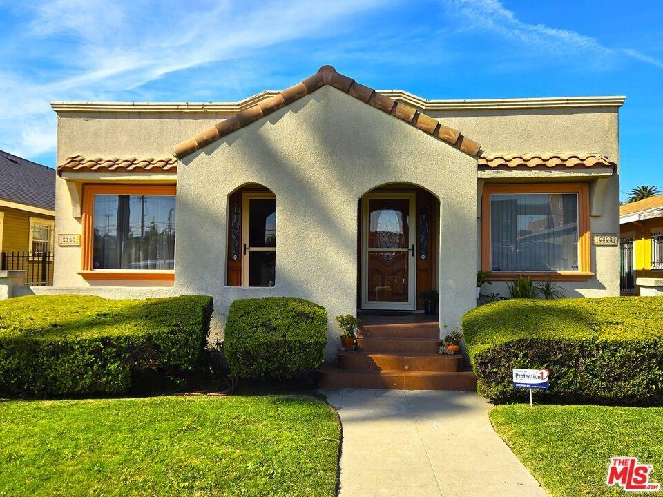 S Manhattan Pl, Los Angeles, CA 90062