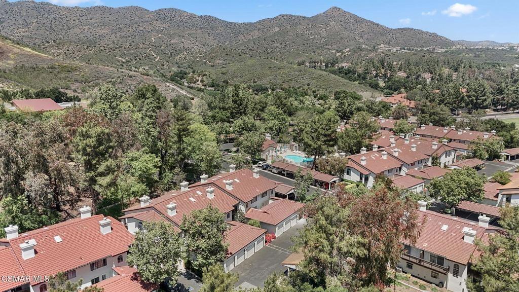 Spanish Oak Ln, Oak Park, CA 91377