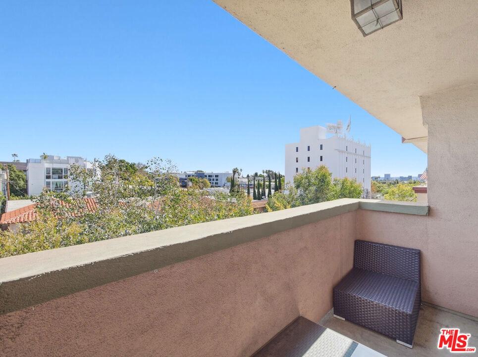N Olive Dr, West Hollywood, CA 90069