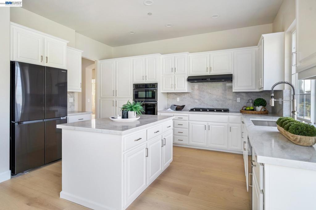 Woodside Ter, Fremont, CA 94539