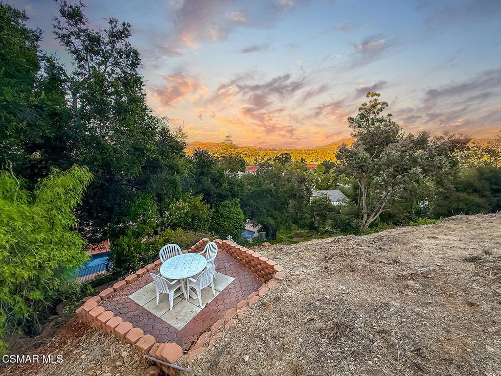 Stonesgate St, Westlake Village, CA 91361