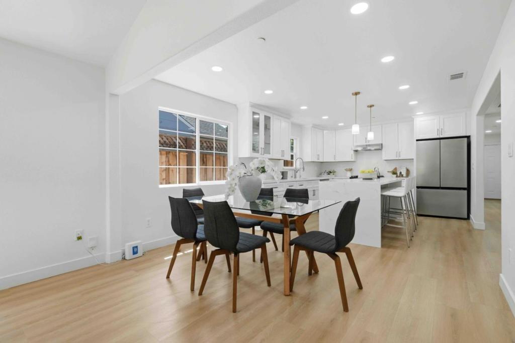 7th Ave, Menlo Park, CA 94025