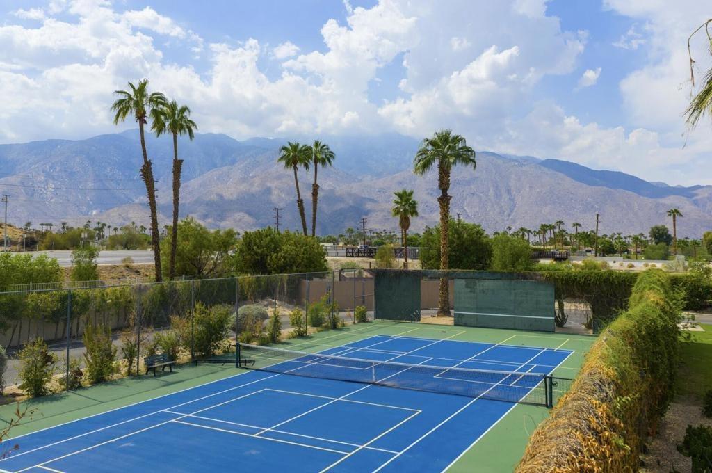 Westlake Cir, Palm Springs, CA 92264