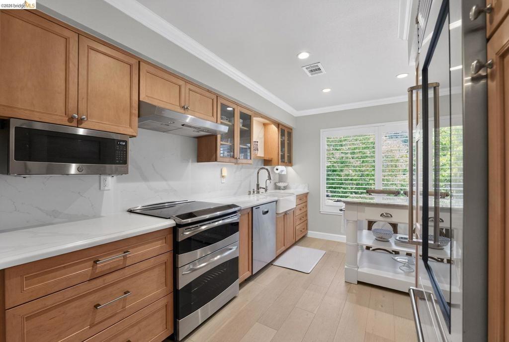 Saklan Indian Dr, Walnut Creek, CA 94595