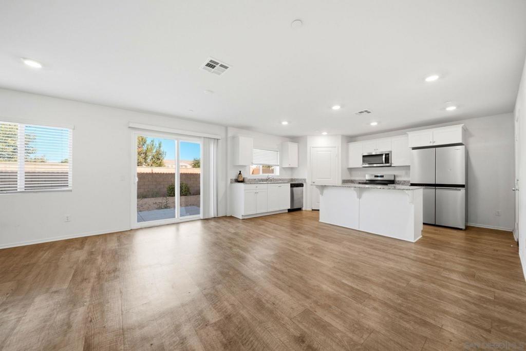 Universal Way, Hemet, CA 92543