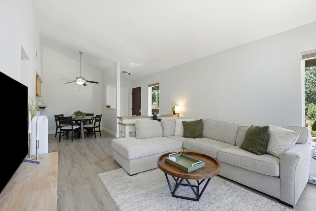 Massolo Dr, Pleasant Hill, CA 94523