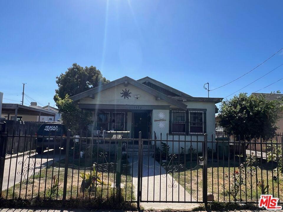 W 37th Pl, Los Angeles, CA 90018
