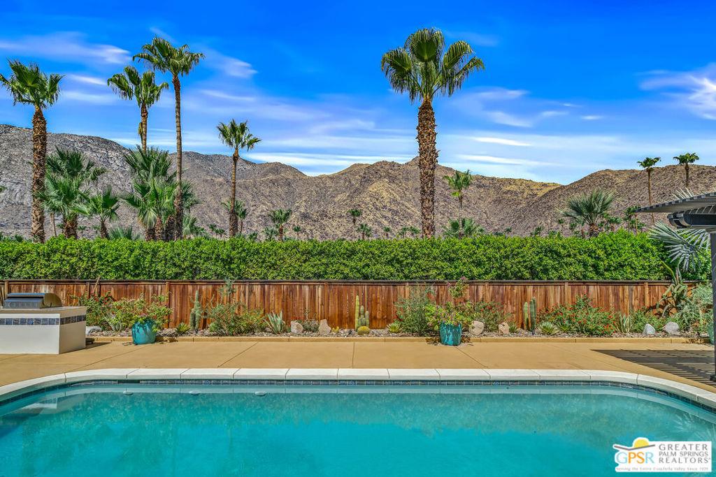 Abrigo Rd, Palm Springs, CA 92262