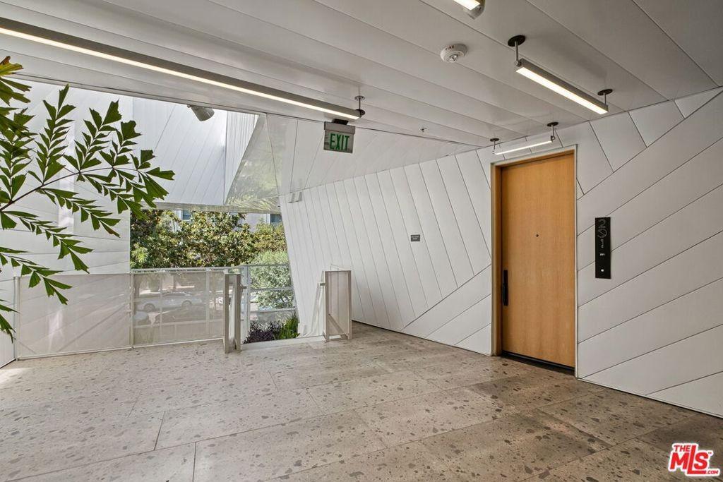 N Kings Rd, West Hollywood, CA 90069