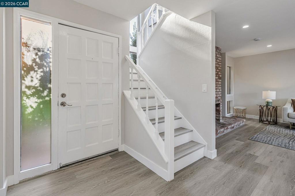Hooshang Ct, Cupertino, CA 95014