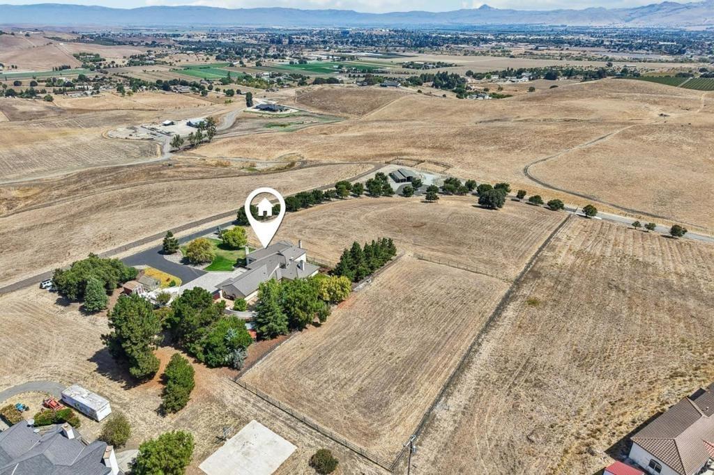 Nicholson Dr, Hollister, CA 95023