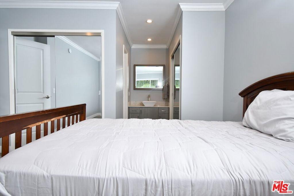 Roscomare Rd, Los Angeles, CA 90077