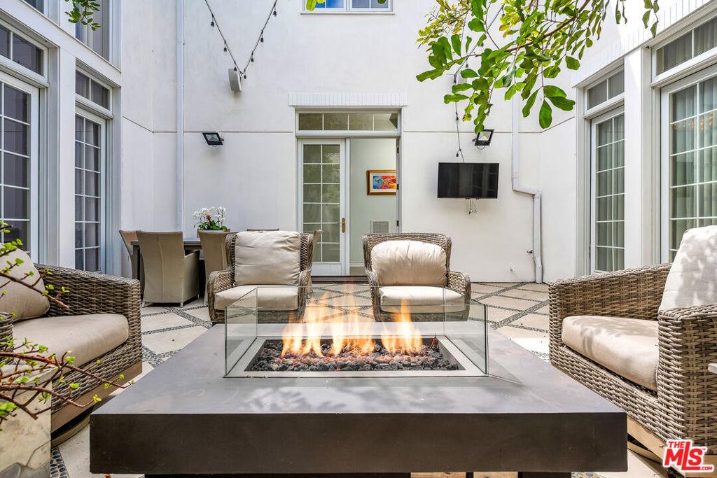 Devon Ave, Los Angeles, CA 90024