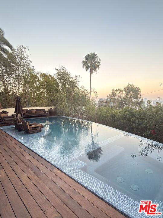 St Ives Dr, Los Angeles, CA 90069