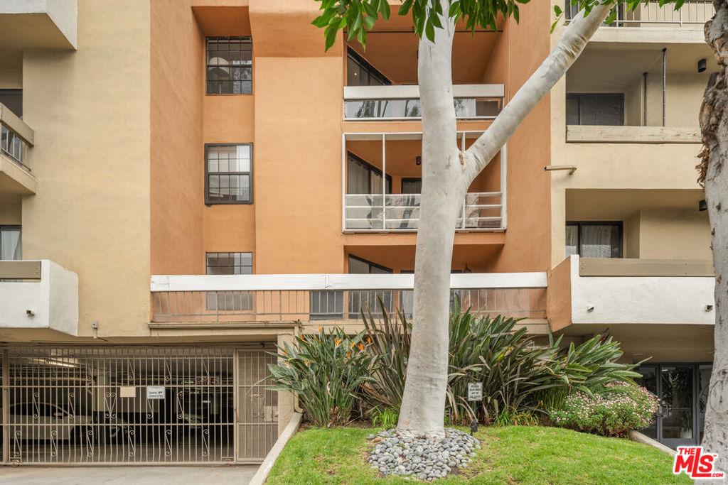 N Kings Rd, West Hollywood, CA 90069