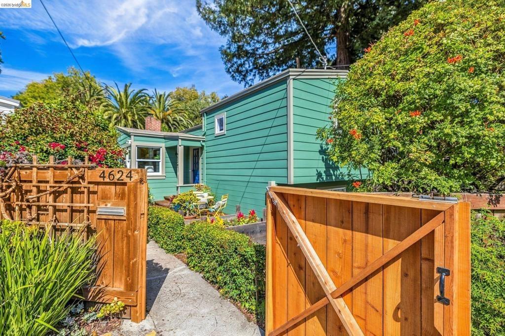 Steele St, Oakland, CA 94619