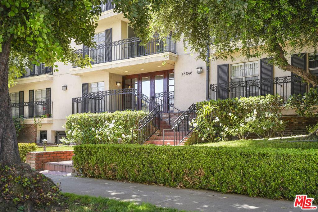 Dickens St, Sherman Oaks, CA 91403