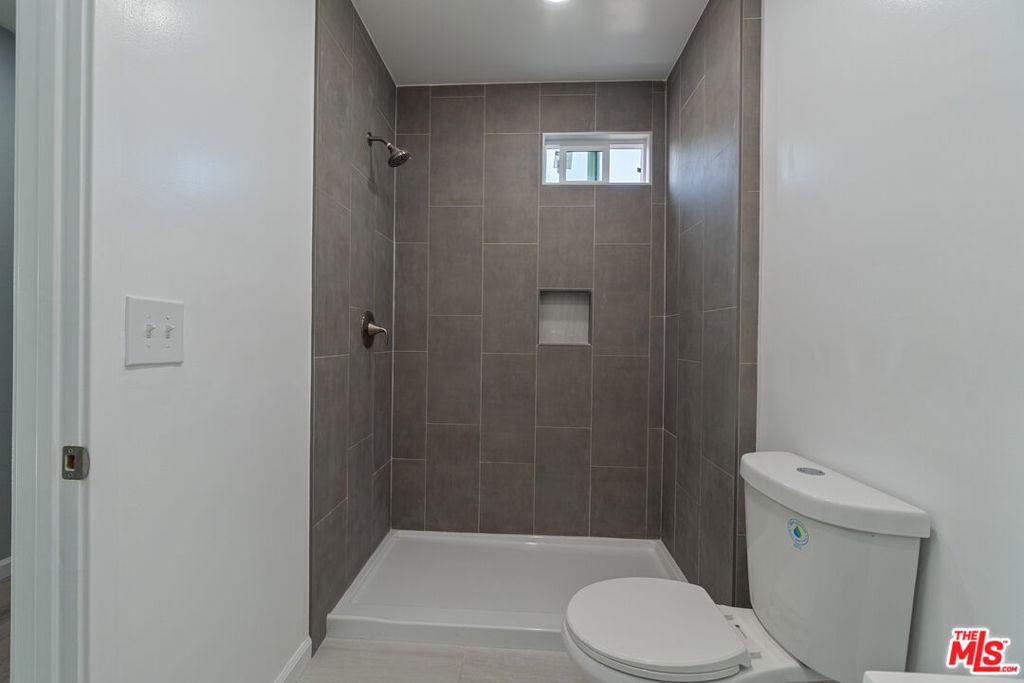 W 94th St, Los Angeles, CA 90044