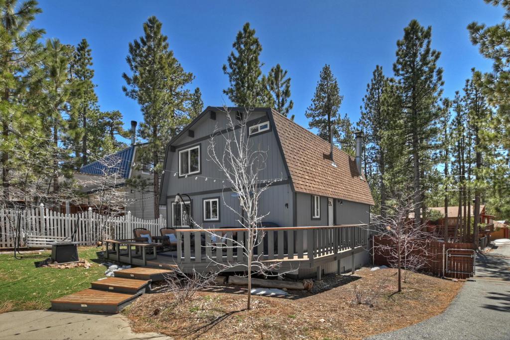 Hillcrest Dr, Big Bear Lake, CA 92315