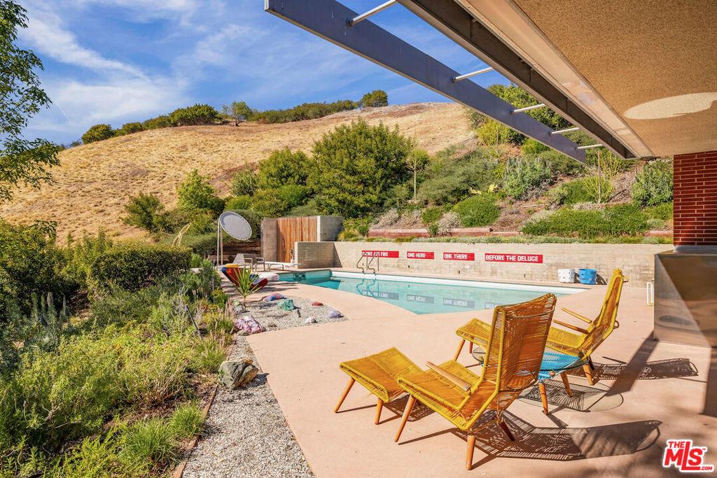 N Tigertail Rd, Los Angeles, CA 90049
