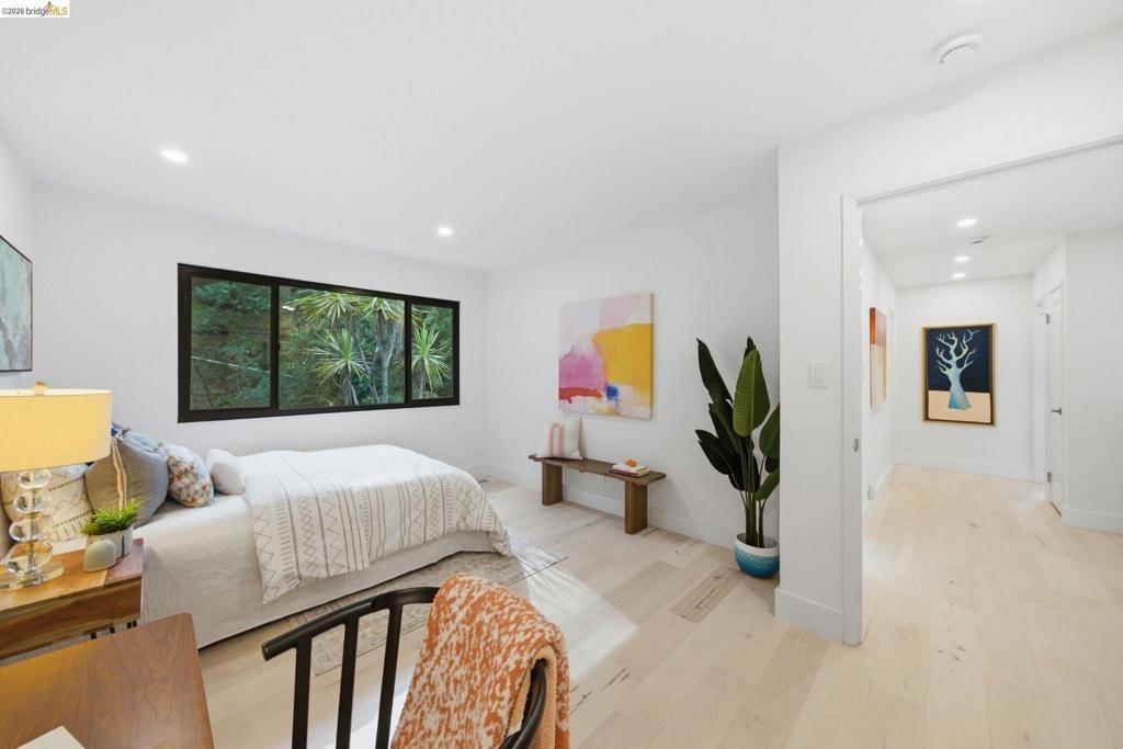 Doran Dr, Oakland, CA 94611