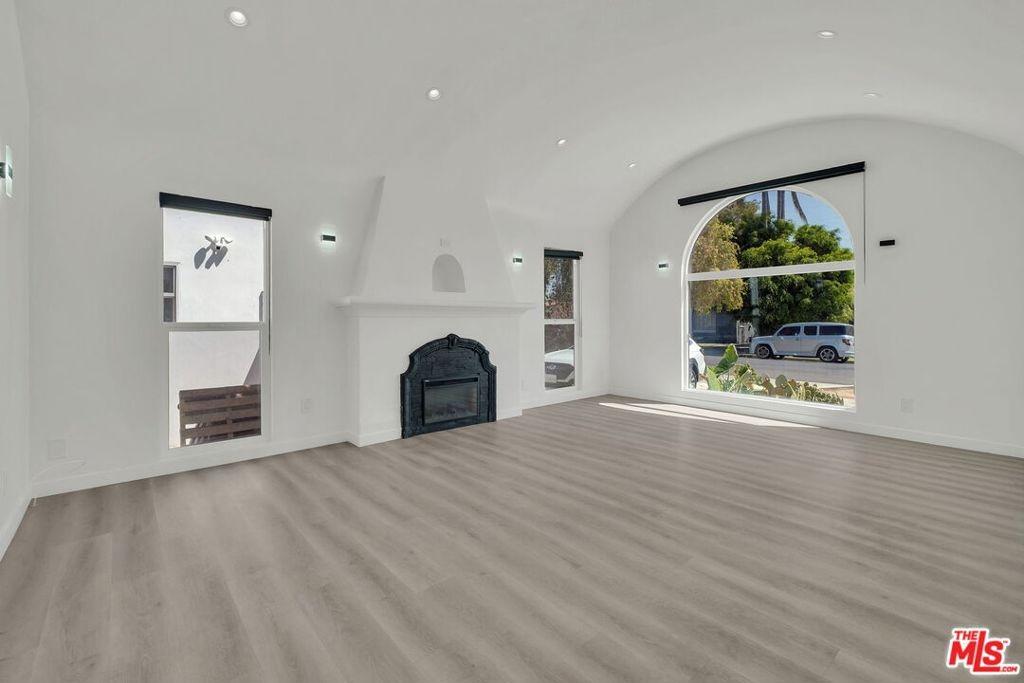 Wellington Rd, Los Angeles, CA 90016
