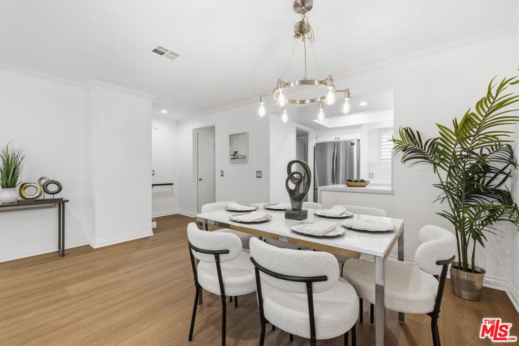 Tujunga Ave, Studio City, CA 91604