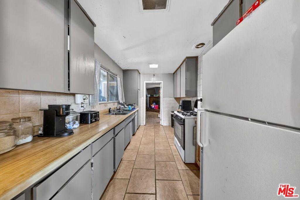 Larchwood Ave, Hacienda Heights, CA 91745