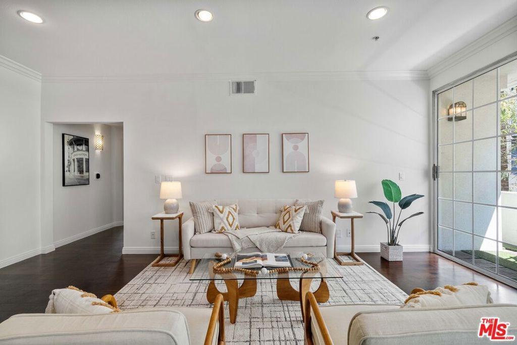 Eastborne Ave, Los Angeles, CA 90024