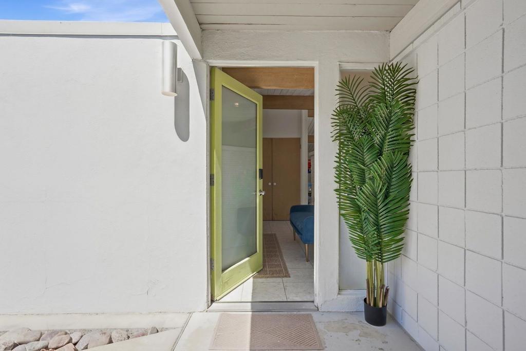 E Laurel Cir, Palm Springs, CA 92262