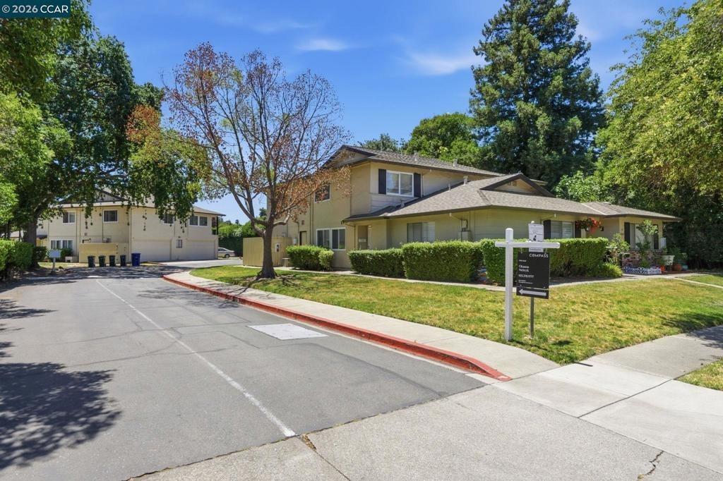 Mohr Ln, Concord, CA 94518