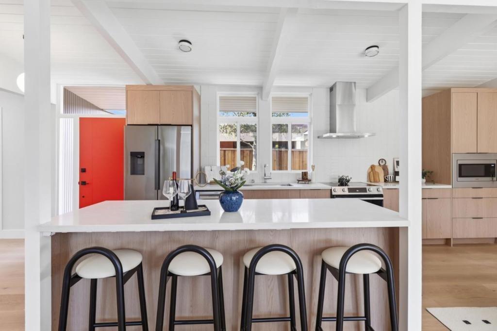 Wolfe Dr, San Mateo, CA 94402