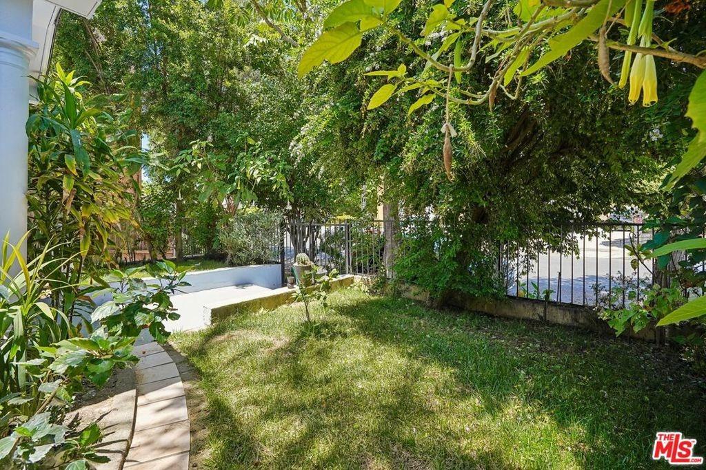 W 30th St, Los Angeles, CA 90007