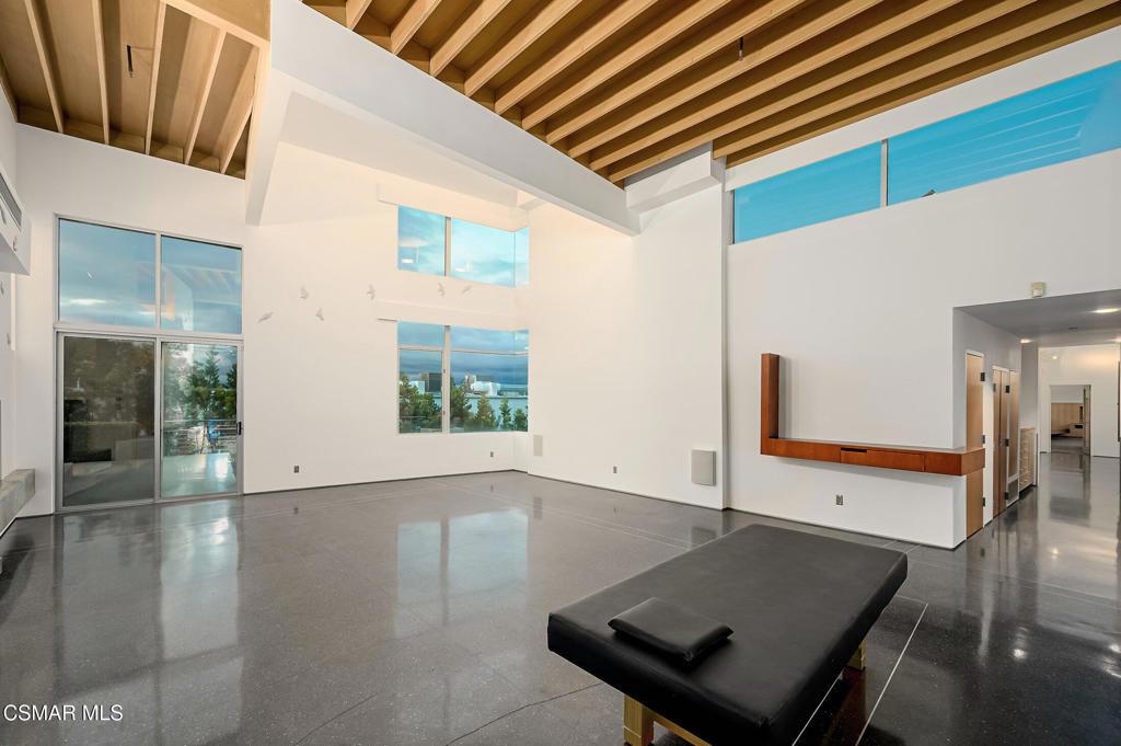 Alomar Dr, Sherman Oaks, CA 91423