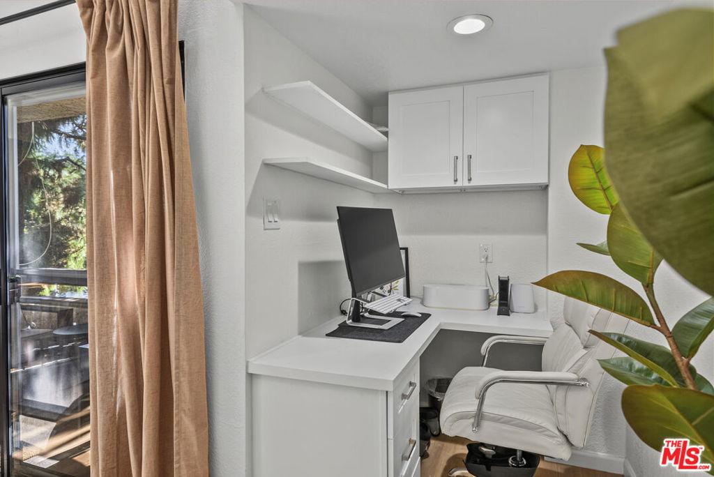 Whitsett Ave, Studio City, CA 91604
