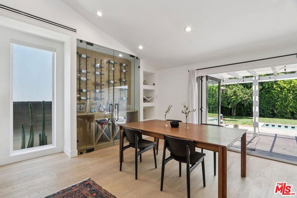 Magnolia Blvd, Sherman Oaks, CA 91423