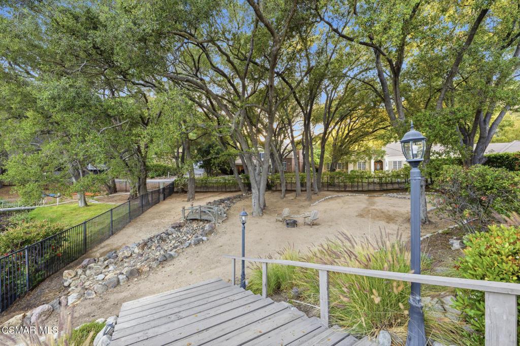 Lake Sherwood Dr, Lake Sherwood, CA 91361