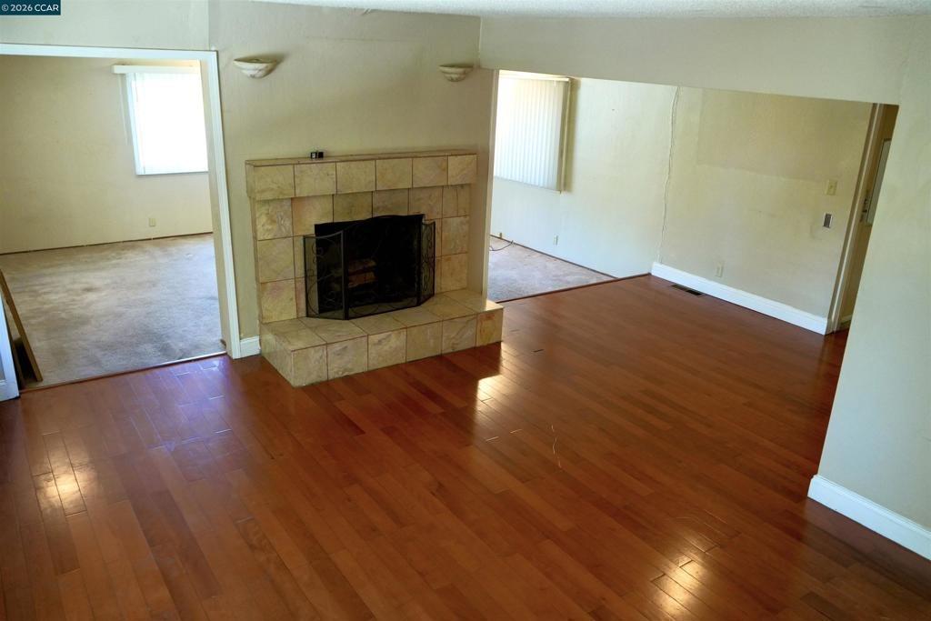 Lundholm Ave, Oakland, CA 94605
