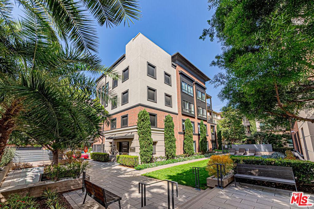 Runway Rd, Playa Vista, CA 90094