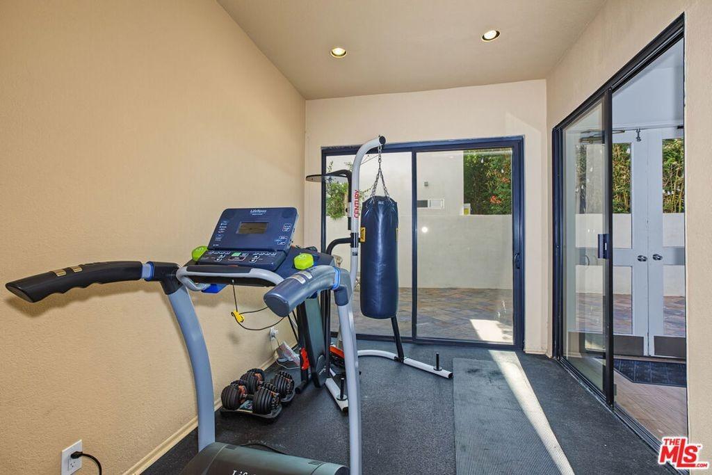 Larrabee St, West Hollywood, CA 90069