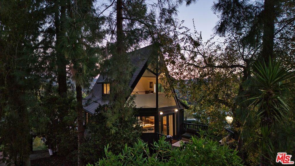 Sischo Dr, Topanga, CA 90290