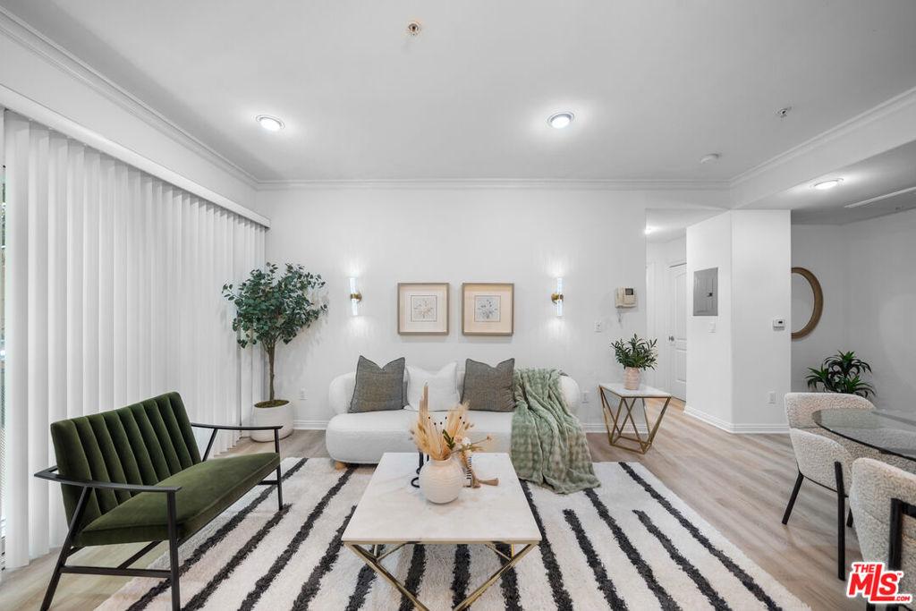 S Serrano Ave, Los Angeles, CA 90006