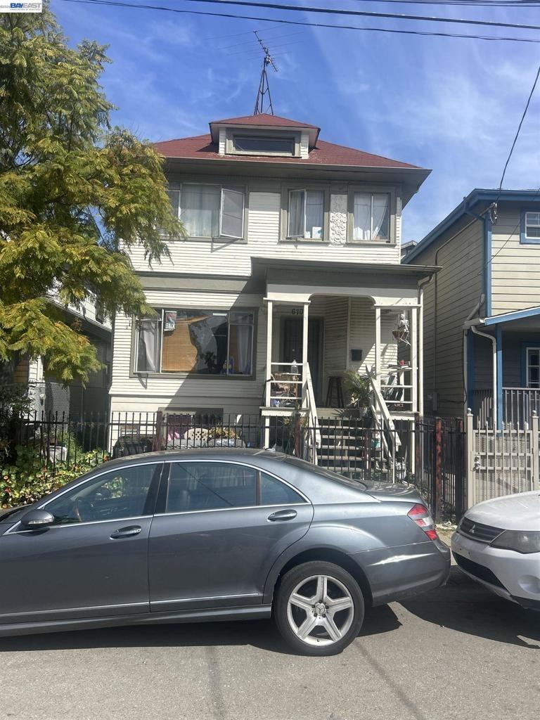 32nd St, Oakland, CA 94609