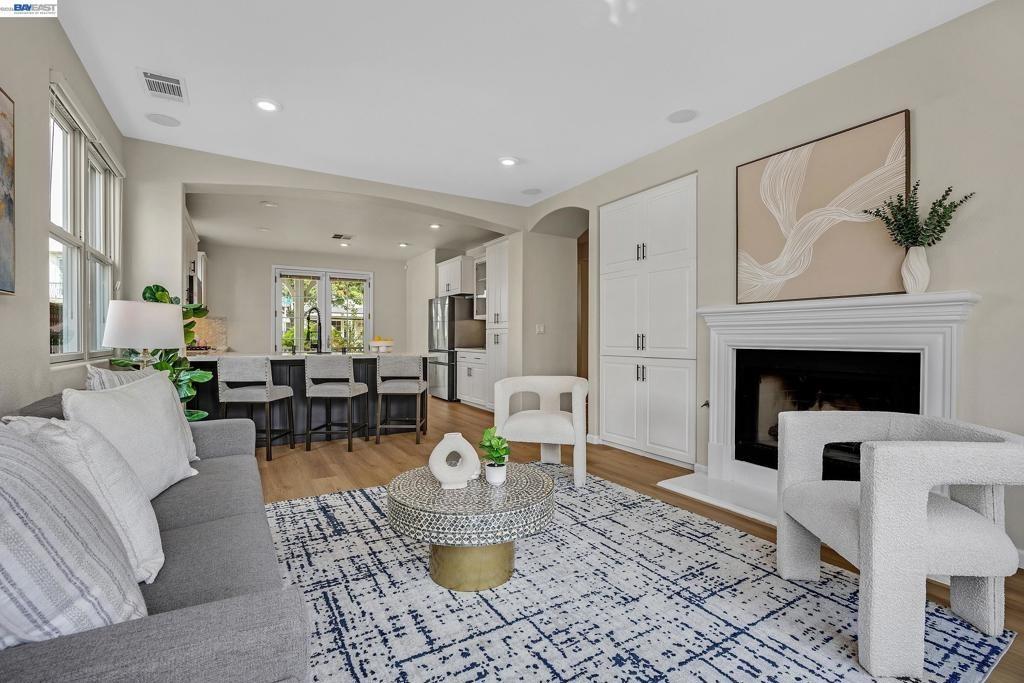 Tucker Ave, Alameda, CA 94501