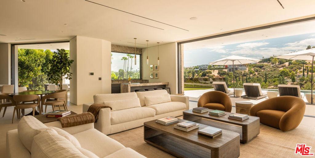 Strawberry Dr, Encino, CA 91436