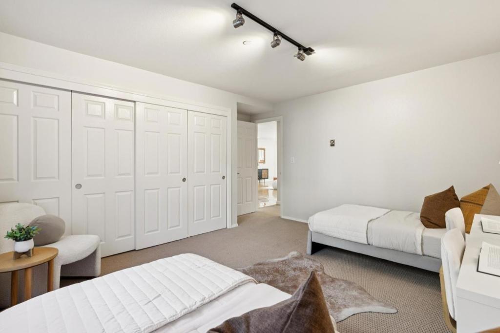 El Camino Way, Palo Alto, CA 94306