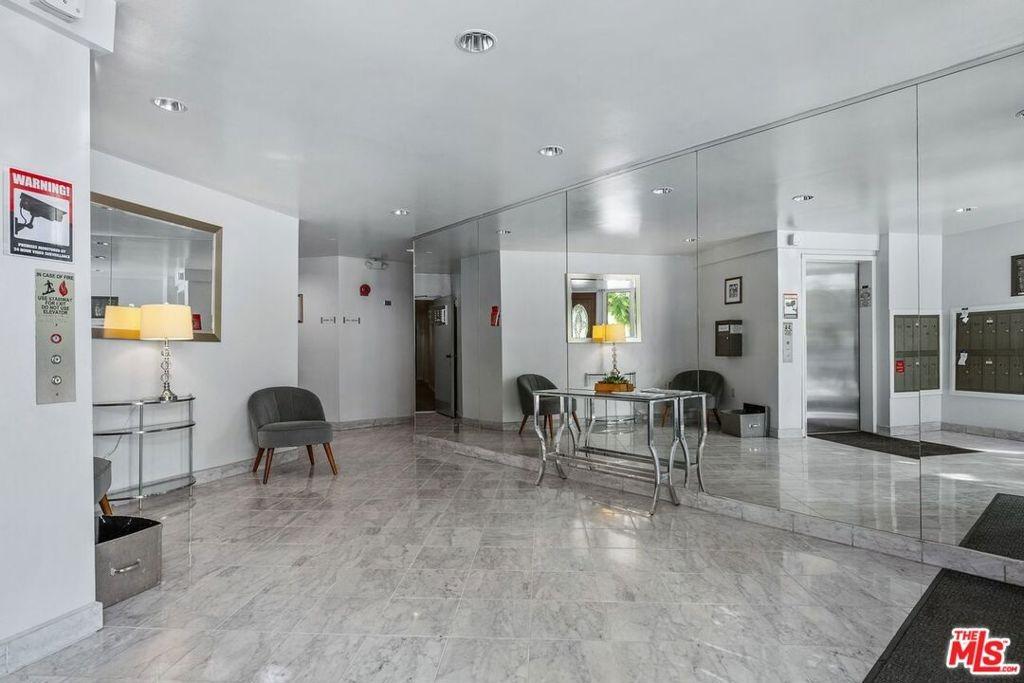 S Barrington Ave, Los Angeles, CA 90049