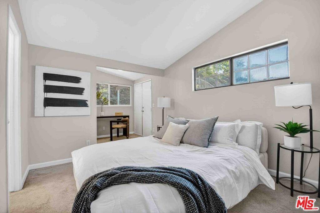 Haxton Dr, Canyon Country, CA 91351